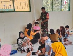 Babinsa Koramil 1407-09/Lapri Kodim Bone Pastikan Tumbuh Kembang Anak Desa Binaannya Terpantau Maksimal