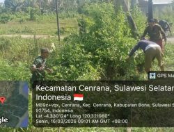 Babinsa Koramil 1407-03/Cenrana Kodim Bone Bersama Warga Kerja Bakti Bersihkan Drainase Dan Rumput Liar