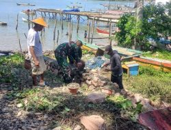 Babinsa Koramil 1407-16/Tonra Turun Tangan! Bantu Warga Padatuo Bangun Pondasi Rumah