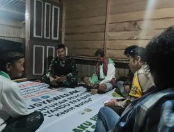 Jamin Rasa Aman Warga, Babinsa Koramil 1407-10/Ponre Kodim Bone Sambangi Poskamling Desa Salebba Di Malam Hari