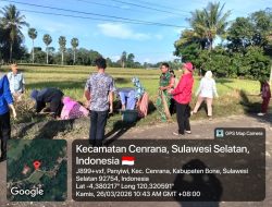 Wujudkan Lingkungan Asri, Babinsa Cenrana Kodim 1407/Bone Dan Warga Panyiwi Gelar Aksi Bersih Jalan
