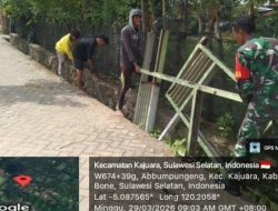 Antisipasi Banjir, Babinsa Koramil 1407-18/Kajuara Dan Warga Abbumpungeng Kompak Bersihkan Saluran Air