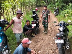 Komsos Di Dusun Jaling, Babinsa Koramil 06/Awangpone Kodim 1407/Bone Serap Aspirasi Warga Sambil Cengkerama
