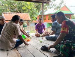 Dialog Dua Arah : Babinsa Koramil 1407-05/Ulaweng Pastikan Kamtibmas Desa Benteng Tellue Tetap Kondusif