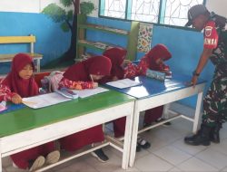 Dukung Pendidikan Di Wilayah Binaan, Babinsa Koramil 19/Kahu Kodim 1407/Bone Pantau Aktivitas Belajar Mengajar