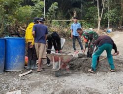 Babinsa Koramil 11/Barebbo Kodim 1407/Bone Kawal Pembangunan Infrastruktur Desa Samaelo