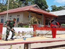 Babinsa Koramil 1407-15/Mare Laksanakan Pendampingan Ketahanan Pangan Melalui Penjemuran Padi Warga