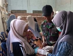 Babinsa Kodim Bone Koramil 1407-18/Kajuara Dampingi Kegiatan Posyandu Balita Dan Ibu Hamil Di Desa Pude