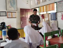 Tanamkan Jiwa Patriotisme Sejak Dini, Babinsa Koramil 1407-11/Barebbo Bekali Siswa SD 5/81 Wawasan Kebangsaan