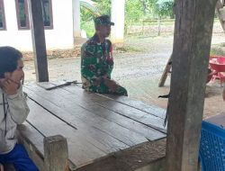 Perkokoh Kemanunggalan TNI-Rakyat, Babinsa Koramil 10/Ponre Kodim Bone Intensifkan Komsos Di Tellu Boccoe