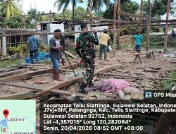 Aksi Sosial Babinsa Koramil 1407-04/Tellusiatinge, Bantu Renovasi Rumah Warga Kurang Mampu