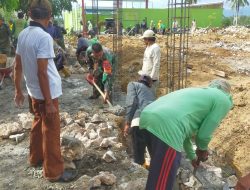 Babinsa Koramil 1407-09/Lapri Kodim Bone Kawal Rehabilitasi Masjid Desa Tungke