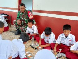 Kawal Masa Depan Bangsa, Babinsa Koramil 17/Salomekko Kodim 1407/Bone Dampingi Program Makan Bergizi Di Desa Tebba