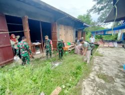 Ciptakan Lingkungan Sehat, Koramil 10/Ponre Kodim 1407/Bone Bersama Warga Bersihkan Pasar Lonrong