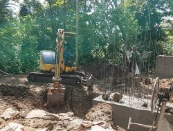 Tanpa Henti, Eskavator Terus Beraksi Tuntaskan Infrastruktur Di Kelurahan Maccope