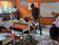 Dukung Program Pemerintah, Babinsa Kahu Kodim 1407/Bone Dampingi Pendistribusian MBG Di SDN 287