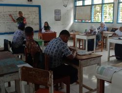 Cegah Penyalahgunaan Narkoba Sejak Dini, Babinsa Salomekko Berikan Edukasi Kepada Siswa SMP Negeri 1 Salomekko