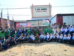 HUT TNI Ke 81, Kodim 1407/Bone Satukan Tangan Bersama Warga Bersihkan Pasar Manera