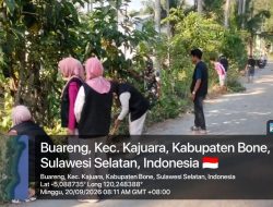 Babinsa Koramil Kajuara Kodim 1407/Bone Dan Warga Bersihkan Badan Jalan, Akses Desa Buareng Kembali Nyaman