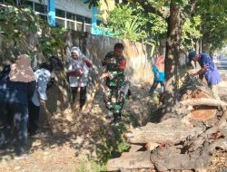 Bangun Semangat Gotong Royong, Babinsa Kel. Biru Koramil 1407-07/Tanete Riattang Dan Warga Kompak Laksanakan Karya Bakti