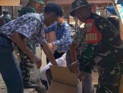 Bangun Kepedulian Lingkungan Sejak Dini, Babinsa Tonra Bersama Siswa Dan Guru Gotong Royong Bersihkan Pasar