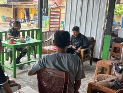 Komsos Bersama Warga, Babinsa Ramil Kahu Kodim 1407/Bone Terus Rawat Kedekatan Dan Kepedulian Di Wilayah Binaan