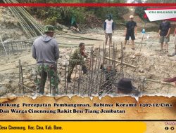 Dukung Percepatan Pembangunan, Babinsa Koramil 1407-12/Cina Dan Warga Cinennung Rakit Besi Tiang Jembatan