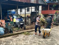 Peduli Kebersihan Lingkungan, Babinsa Ramil Dua Boccoe Kodim Bone Dan Warga Kompak Bersihkan Selokan Permukiman
