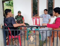 Intens Jalin Silaturahmi, Babinsa Ramil 20/Bontocani Kodim 1407/Bone Komsos Bersama Warga Desa Pammusureng