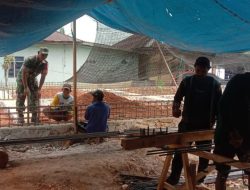 Babinsa Ramil 17 Salomekko Kodim 1407/Bone Turun Tangan, Gotong Royong Wujudkan Hunian Layak Bagi Warga Pancaitana
