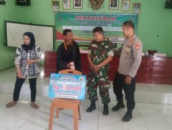 Kawal Kepedulian Sosial, Danramil 06 Awangpone Kodim 1407/Bone Hadiri Penyaluran BLT Bagi Masyarakat Desa Cakkebone