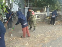 Perkuat Gotong Royong, Babinsa Tanete Riattang Kodim Bone Bersama Satgas Kebersihan Dan Warga Turun Ke Lapangan