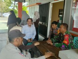Jalin Kedekatan, Bangun Kepercayaan : Babinsa Keluran Biru Koramil 07 Tanete Riattang Aktif Sambangi Warga