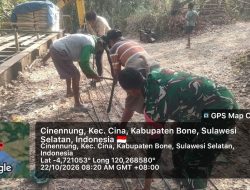 Wujud Nyata Pengabdian, Babinsa Koramil 1407-12/Cina Kodim Bone Bergotong Royong Bangun Jembatan Gantung