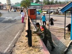 Rawat Desa Dengan Kebersamaan, Babinsa Ramil 18 Kajuara Kodim 1407/Bone Dan Warga Buareng Bergerak Bersihkan Lingkungan