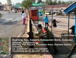 Rawat Desa Dengan Kebersamaan, Babinsa Ramil 18 Kajuara Kodim 1407/Bone Dan Warga Buareng Bergerak Bersihkan Lingkungan
