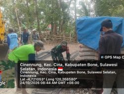 Babinsa Koramil 1407-12/Cina Kodim Bone Turun Langsung, Bantu Siapkan Material Pembangunan Jembatan Di Cinennung