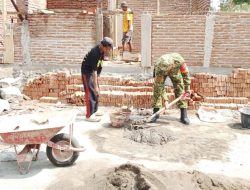 Babinsa Koramil 14 Libureng Kodim 1407/Bone Aktif Bantu Warga, Pererat Hubungan Dengan Masyarakat